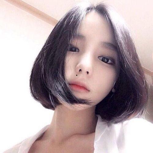 短发女孩网红吃瓜,揭秘娱乐圈幕后真相